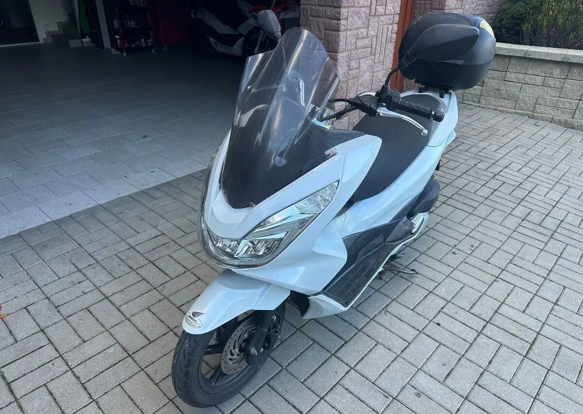 Skútr Honda PCX 125 facelift 2015