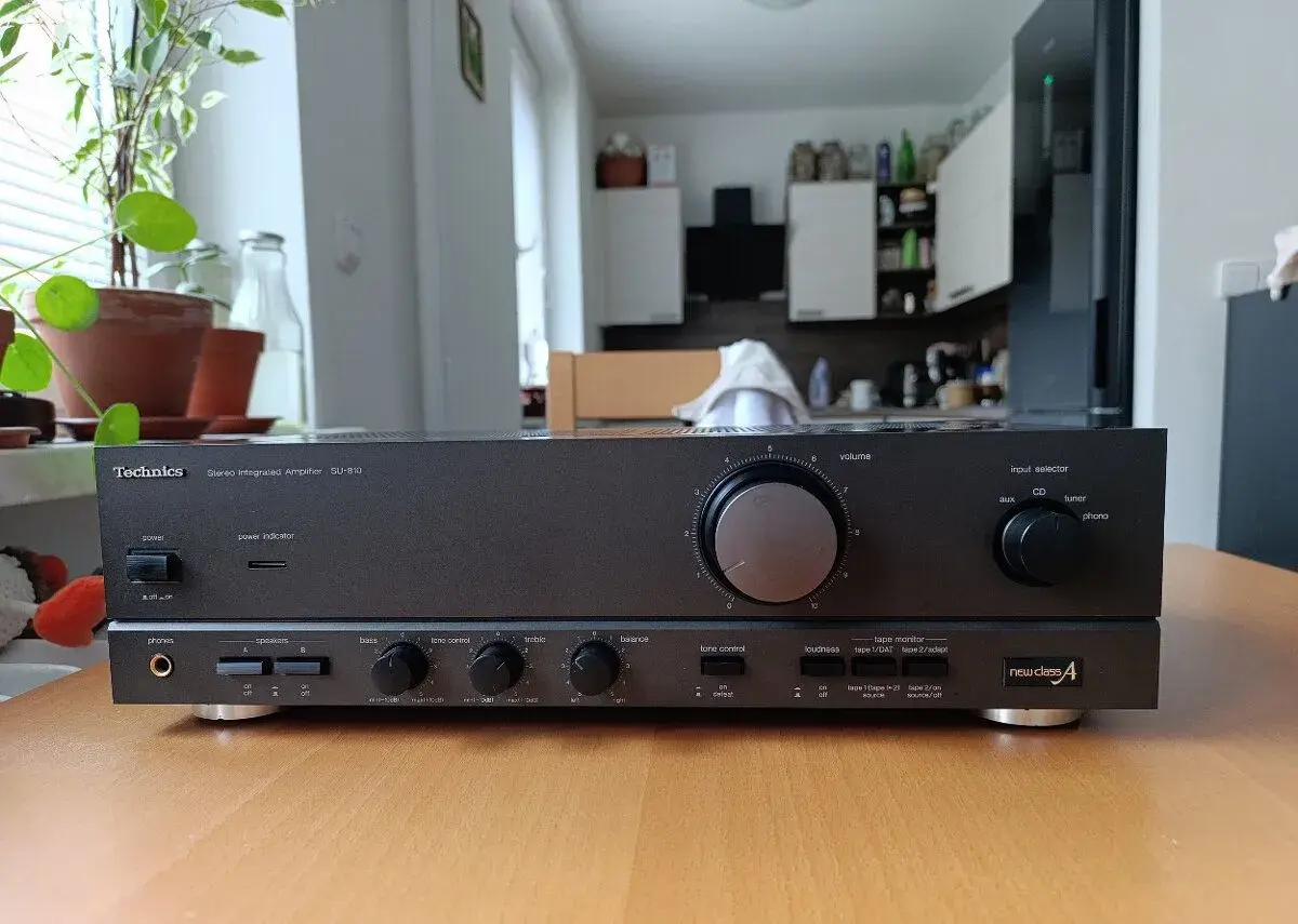 zesilovač Technics SU-810
