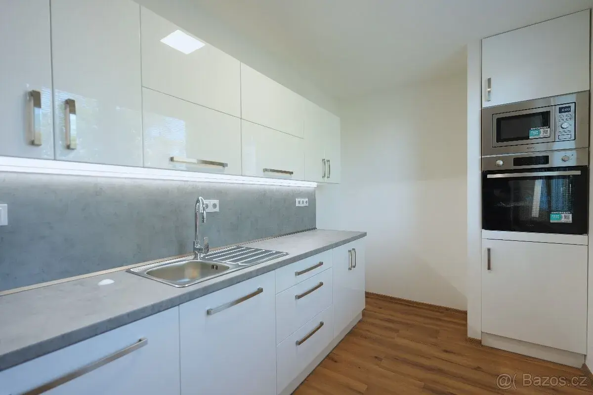 Pronájem bytu 3+1 62 m², Krnov - Pod Bezručovým vrchem