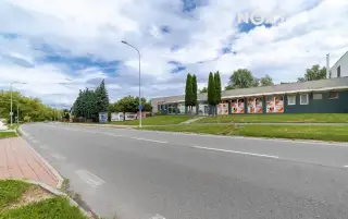 Pronájem komerční Obchodní prostory, 142㎡