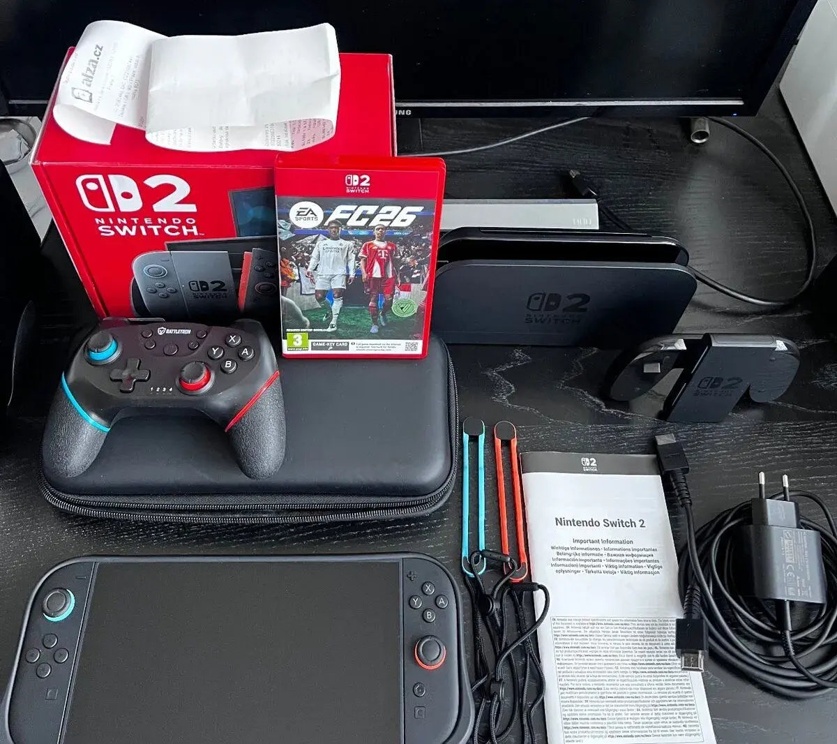 Nintendo Switch 2 v záruce + Controller a fotbal FC26