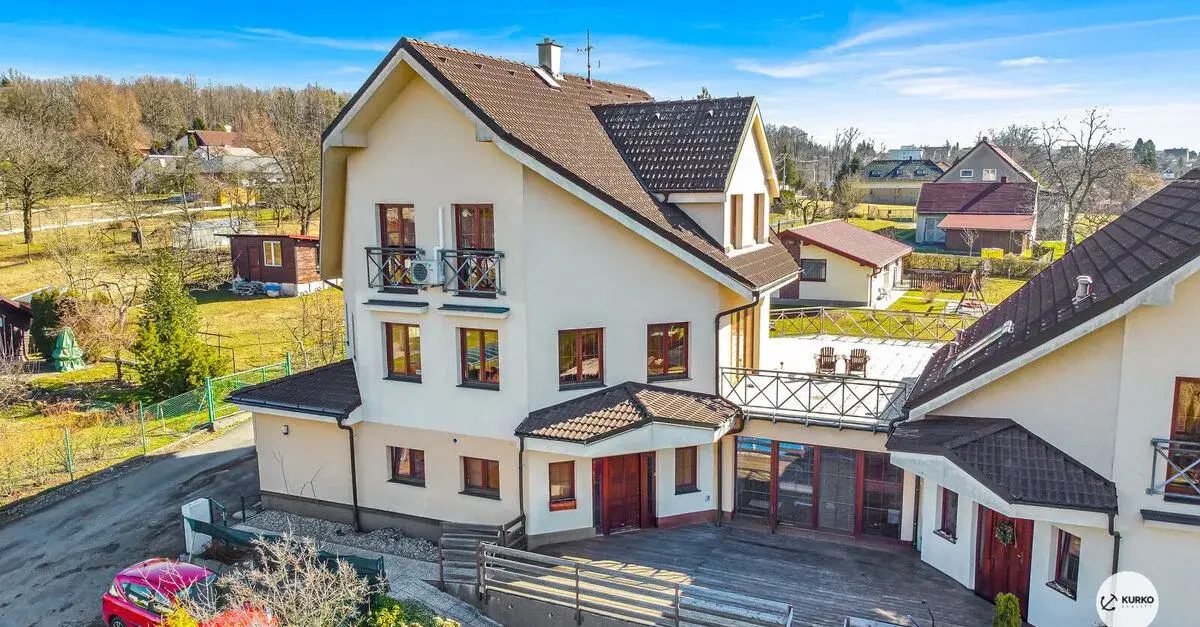 Pronájem mezonetové, bytové jednotky 5+KK, 242 m2 se zahrado