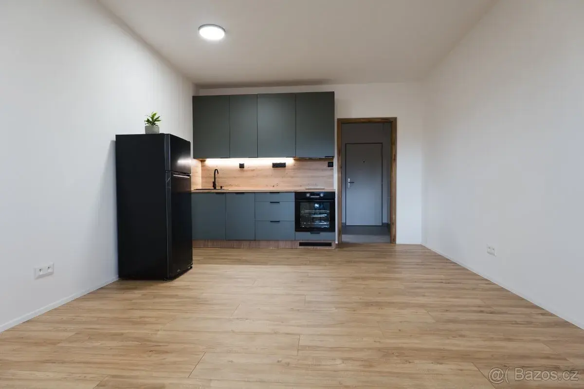 Novostavba 1+kk (37 m²) s balkonem a kuchyní na míru – Zbůch