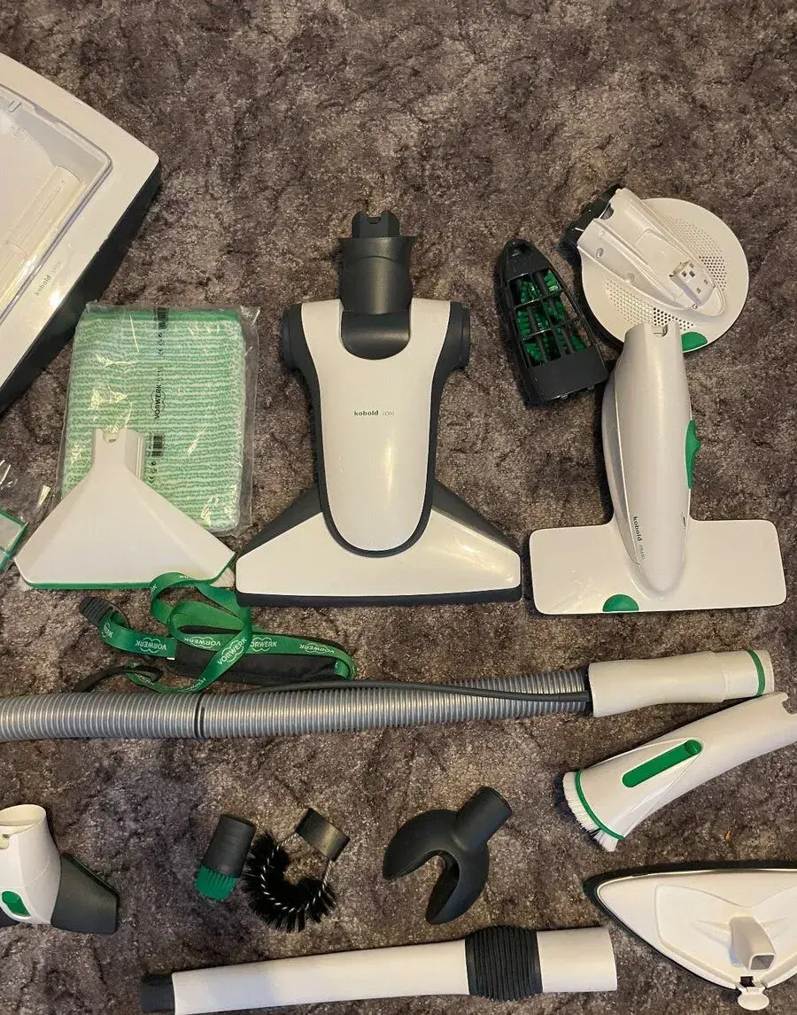 Vorwerk Kobold VK200- bohaté příslušenství, velmi pěkný stav