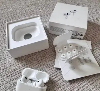 Apple AirPods Pro 2 s Lightning MagSafe nabíjecím pouzdrem