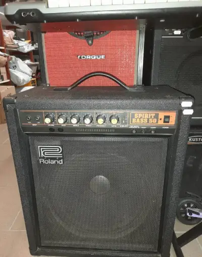 Basové combo Roland