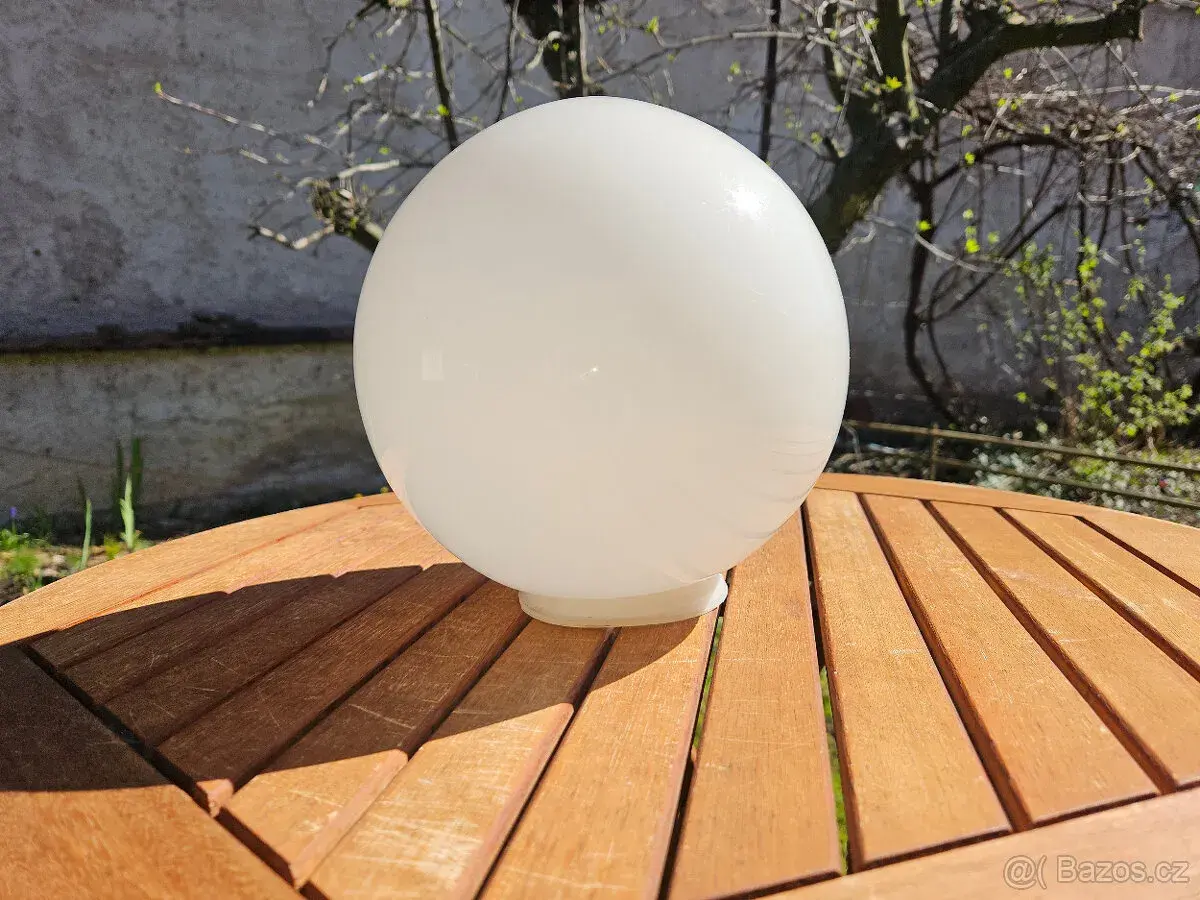 Skleněnou kouli/opál kolemdokola průměr/62cm za 100kč