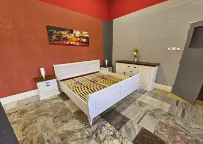 Celodřevená Postel, komoda, 2 x Noční stolky