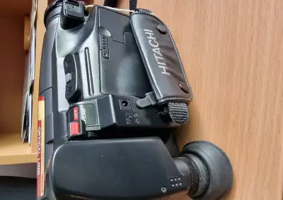 Hitachi video Camera VM-H825LE
