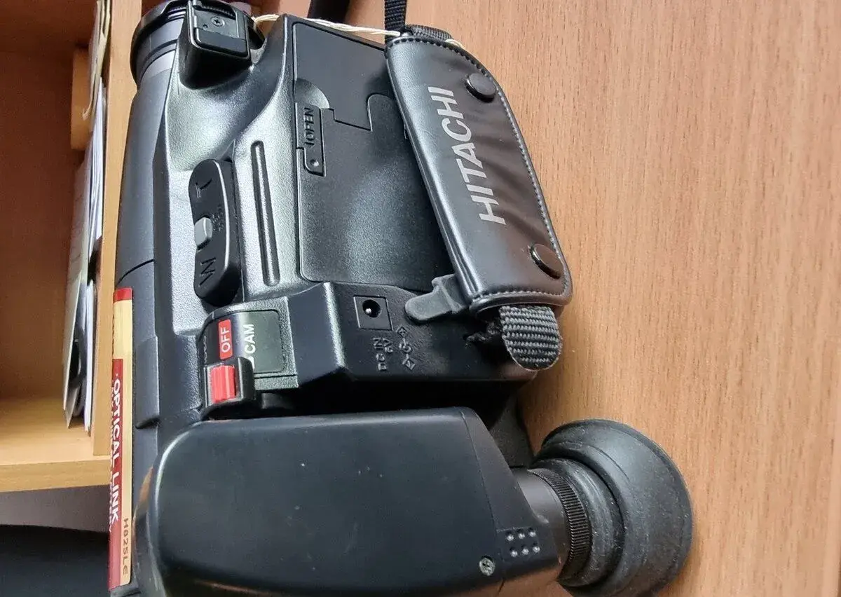 Hitachi video Camera VM-H825LE