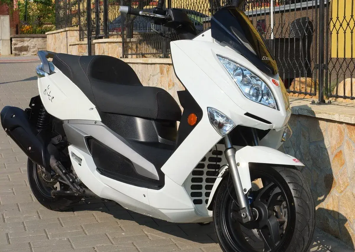 Aeon ELITE 400i MaxiSkutr--Top Stav a Top km 1500km