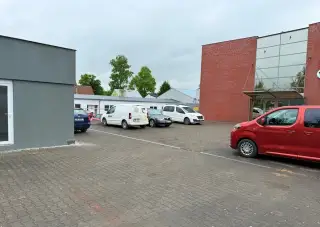 Pronájem komerčního, zpevněného , pozemku cca 500 m