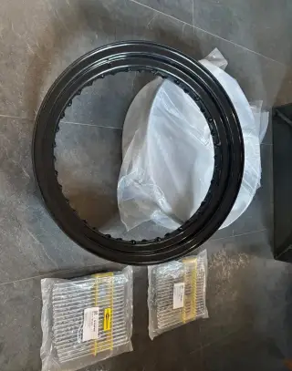 Ráfky černé 3x16 Harley Davidson