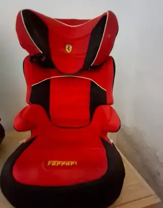 Dětská autosedačka Ferrari červeno-černá