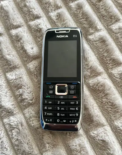 Nokia E51 Top Stav