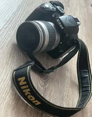 Nikon D3200 + Nikkor AF 28–80 mm + 5 baterií