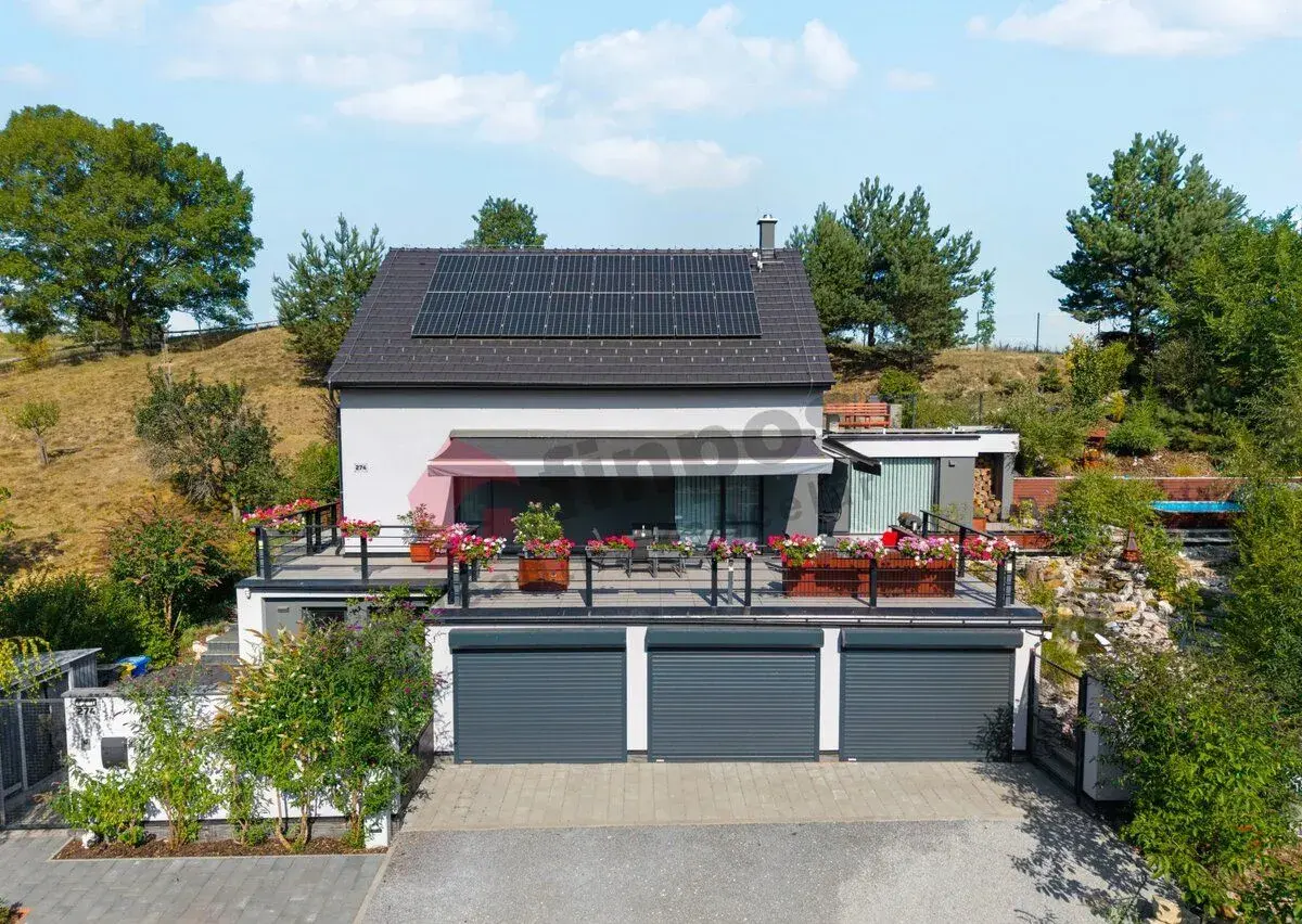 Prodej rodinného domu 5+1 239 m2 inteligentní dům garáže baz