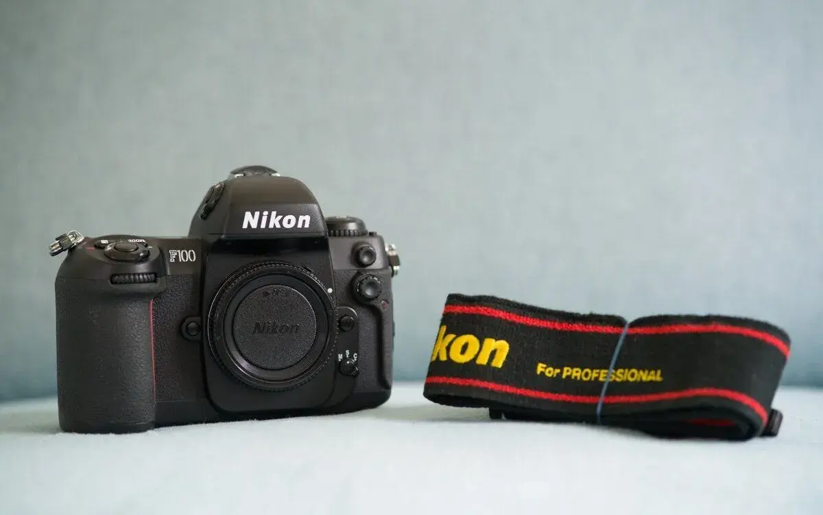 Nikon F100 - krásný stav