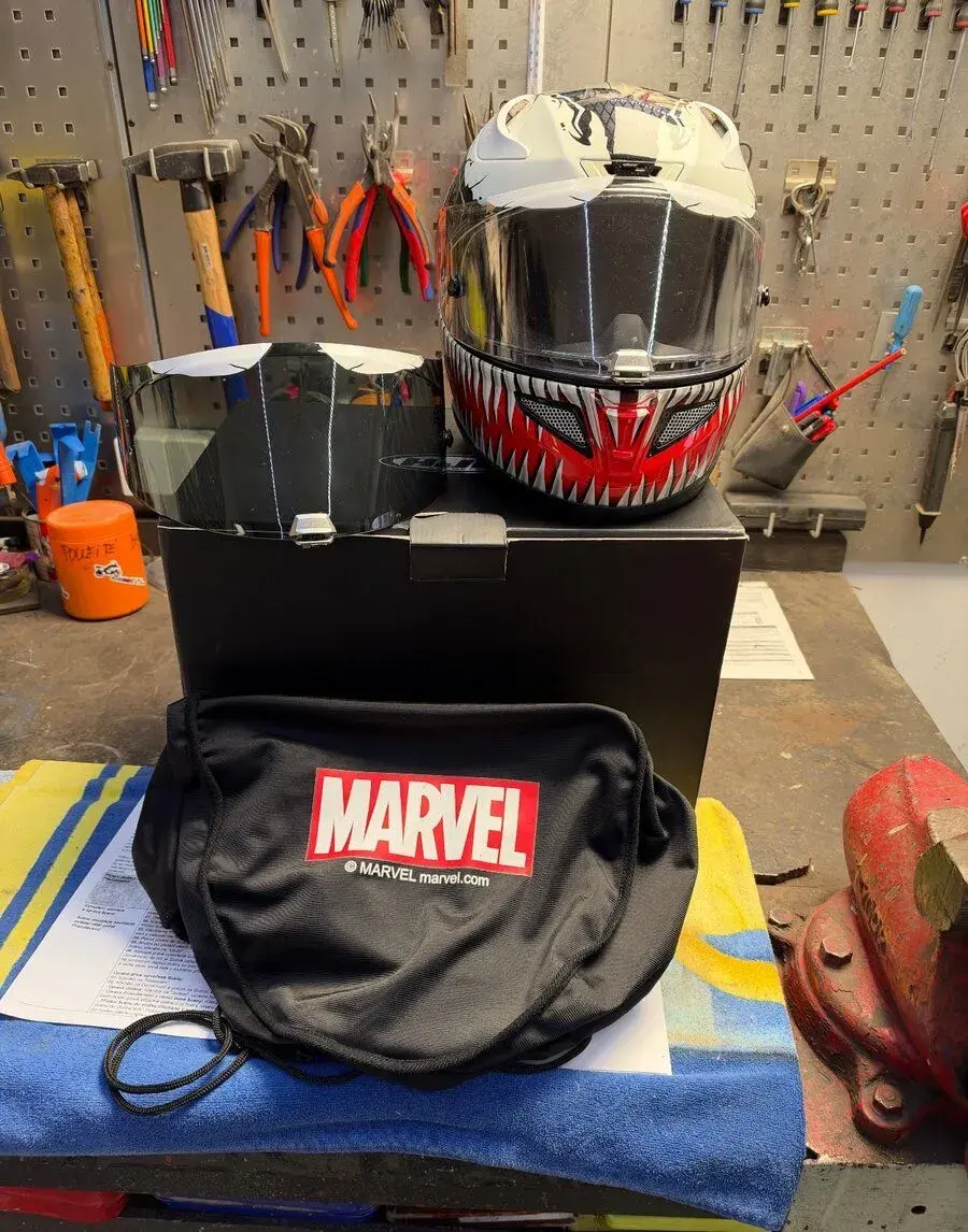 Přilbu HJC MARVEL