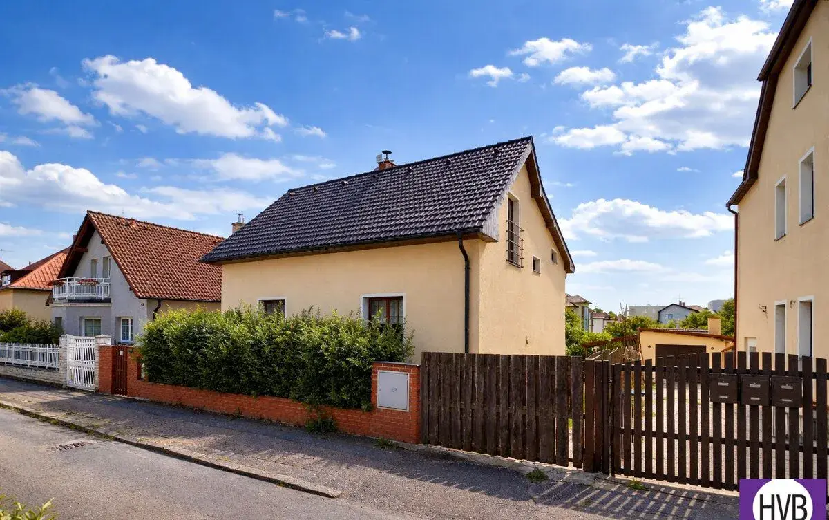 Pronájem rodinného domu 4+kk 174 m2, zahrada 404 m2, Úvaly,