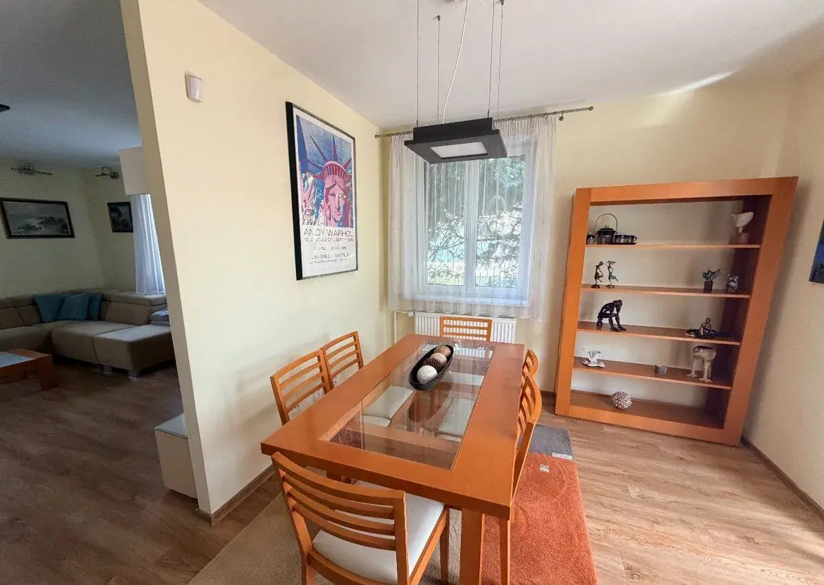 Otevřená knihovna/regál, BRiK, top stav