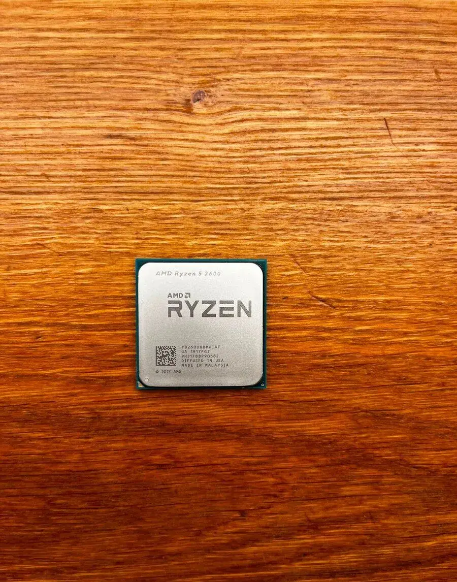 AMD Ryzen 5 2600 + originálí chladič