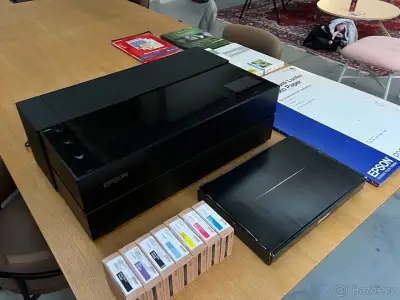 Epson SureColor SC-P900 + 7 nových náplní + prémiové papíry