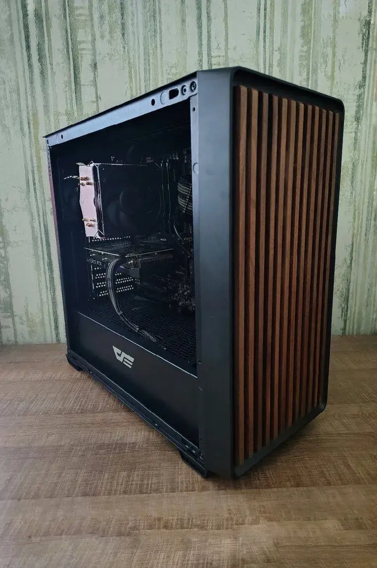 Elegantní herní / pracovní PC