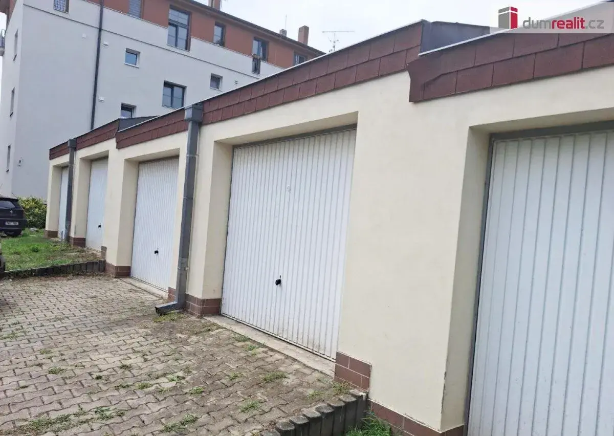 Pronájem garáže po rekonsturkci, 22 m2, Roztoky u Prahy