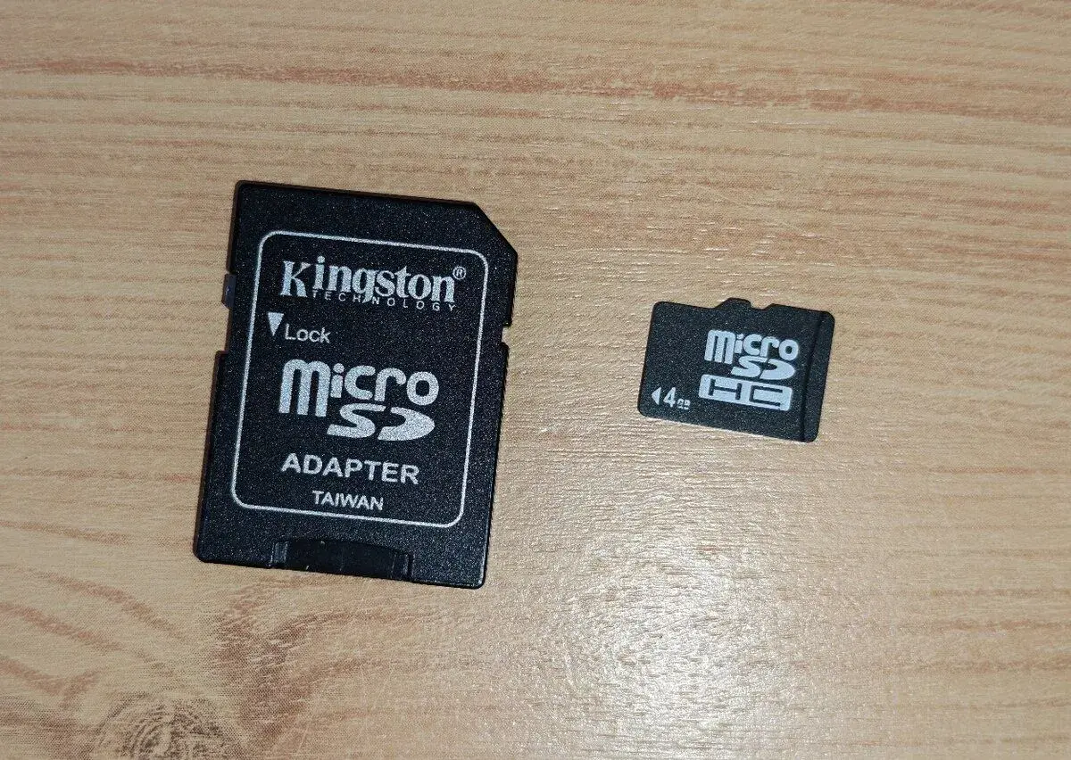 MicroSD karta 4 GB + SD adaptér