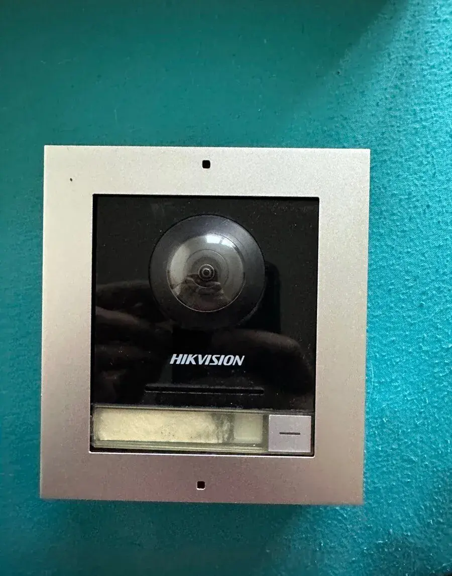 Hikvision dveřní zvonek a kamera