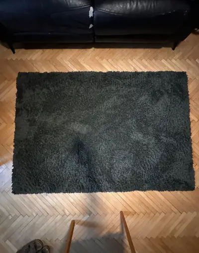 Ikea STOENSE Koberec, vysoký vlas, tmavě zelená
