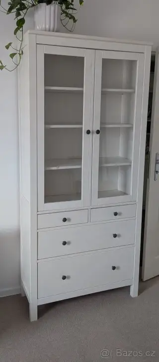 Vitrína / knihovna Hemnes - Ikea