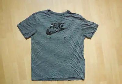 pánské Nike Tee šedočerné sport. tričko nápis kr.ruk 52-54/L