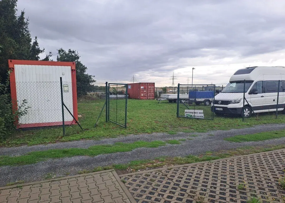 Pronajmu parkovací stání pro obytné vozy, karavamy,lodě