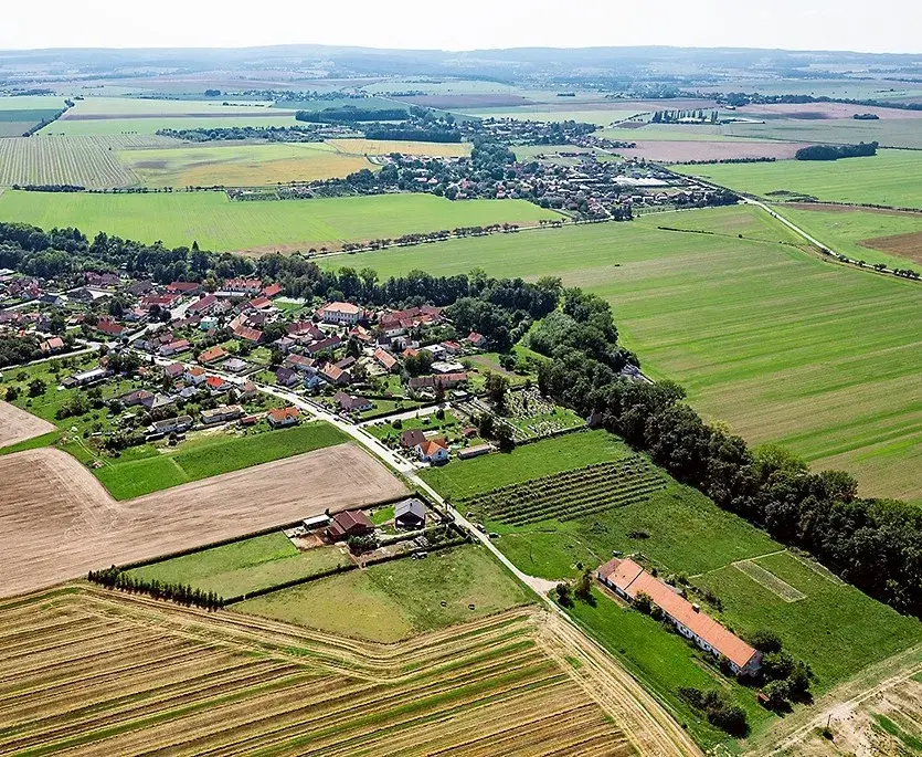 Zemědělský areál 34311 m² Třebosice u Pardubic