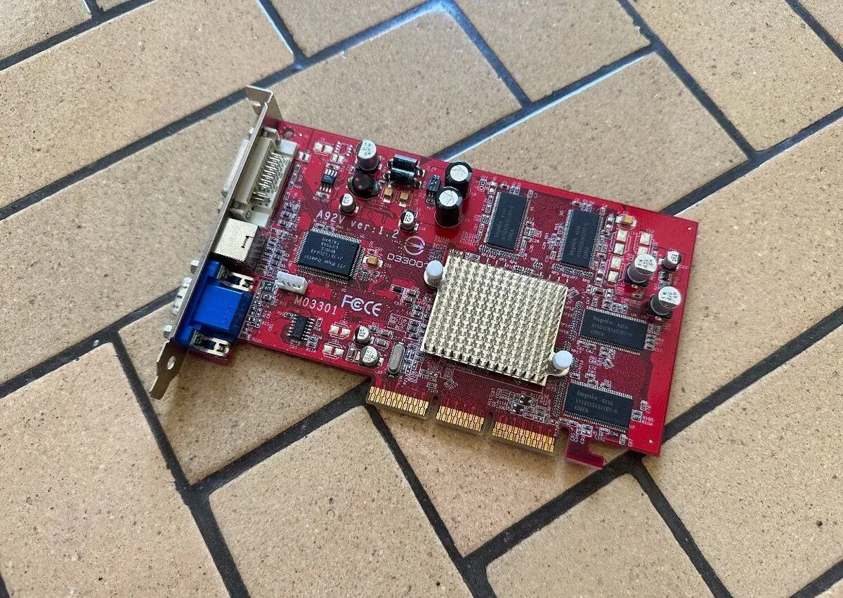 RETRO HW / ATI Radeon 9250 / 128MB / AGP