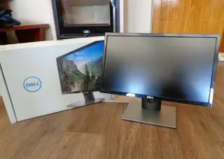 LCD monitor DELL full HD rozlišení 55 cm
