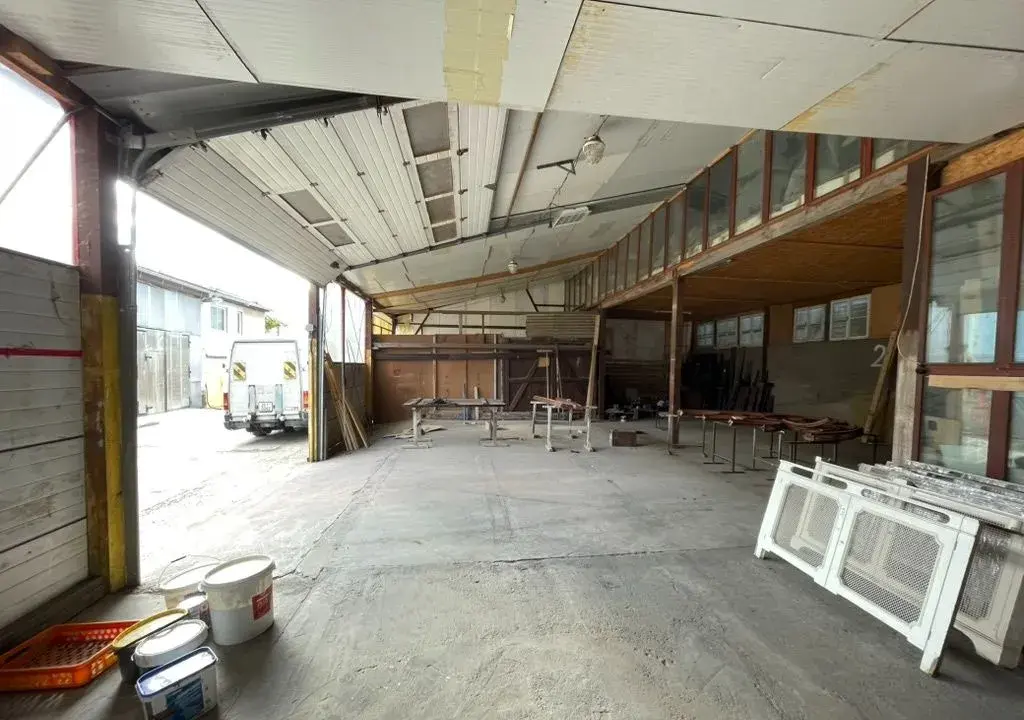 Pronájem haly, dílny, garáže cca 160 m², 20 minut od Prahy