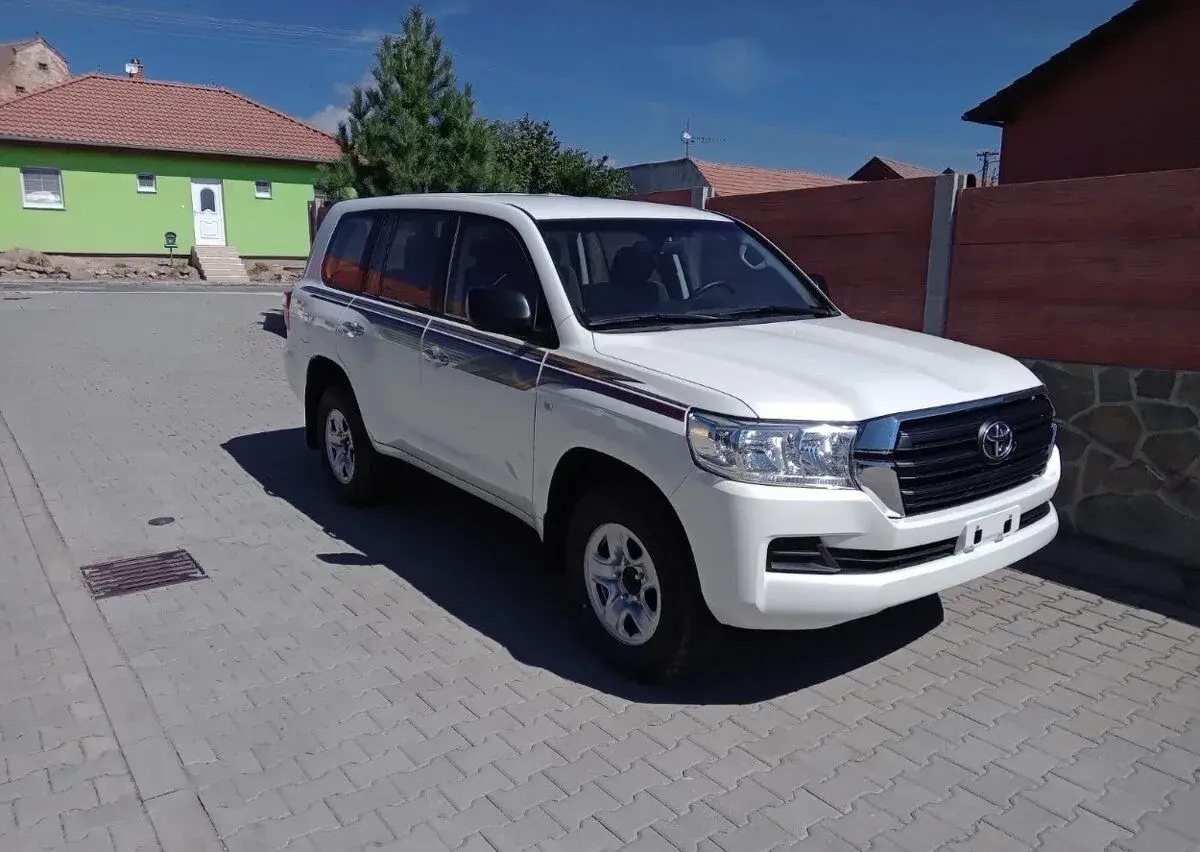 Toyota Land – 2021, 300 km