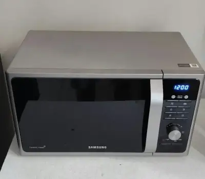 Mikrovlnka Samsung