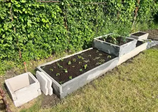 Betonový vyvýšený záhon