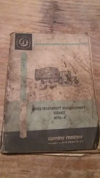 Manuál pro sběrací traktorový návěs NTVS-4 z roku 1973