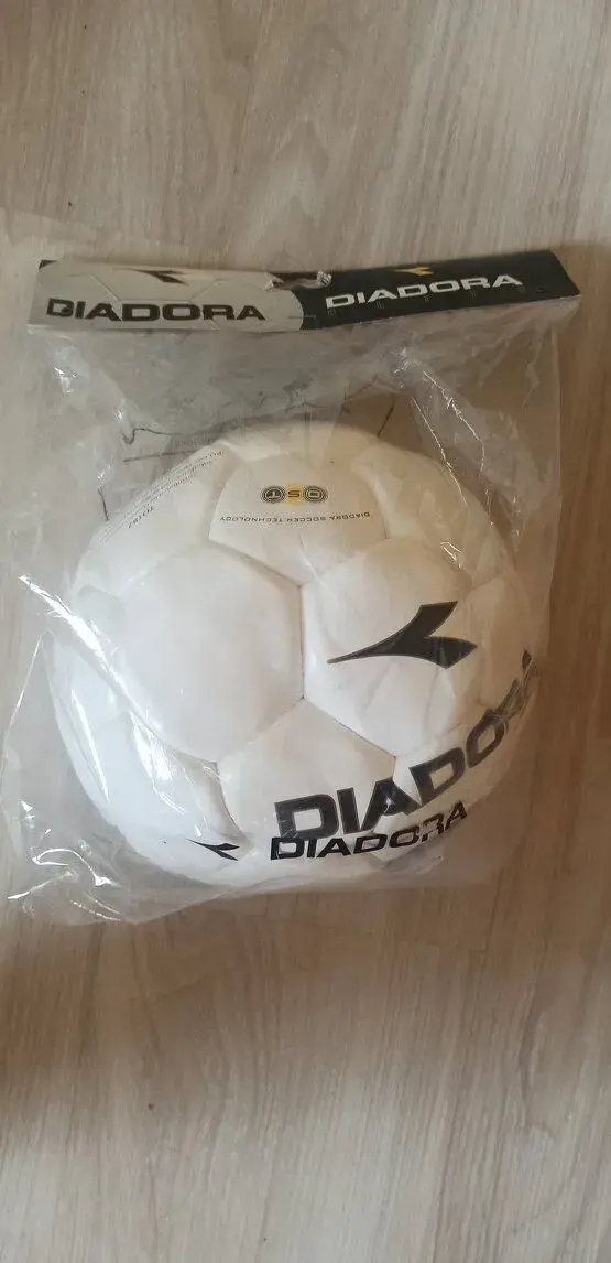 Fotbalový a volejbalový míč Diadora