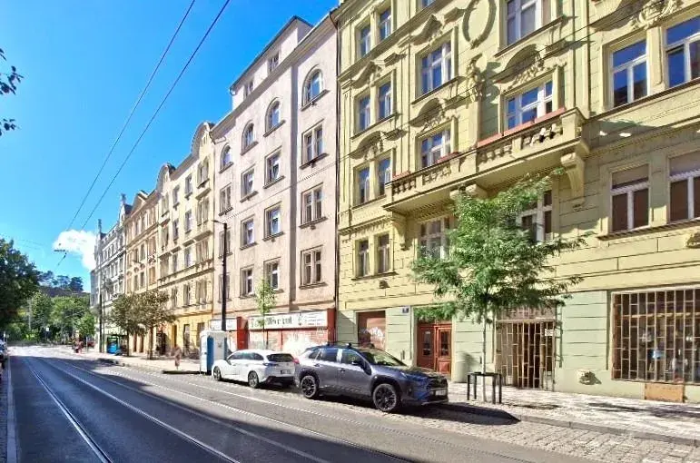 Pronájem obchodního prostoru (kavárny/restaurace) v Nuslích,