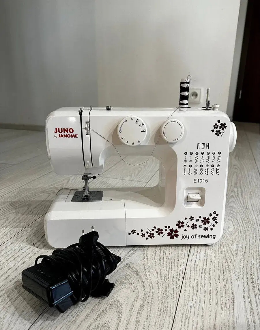 Šicí stroj Juno by Janome E1015 + látky a nitě