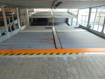 Pronájem garážové stání, 11 m² - Pardubice