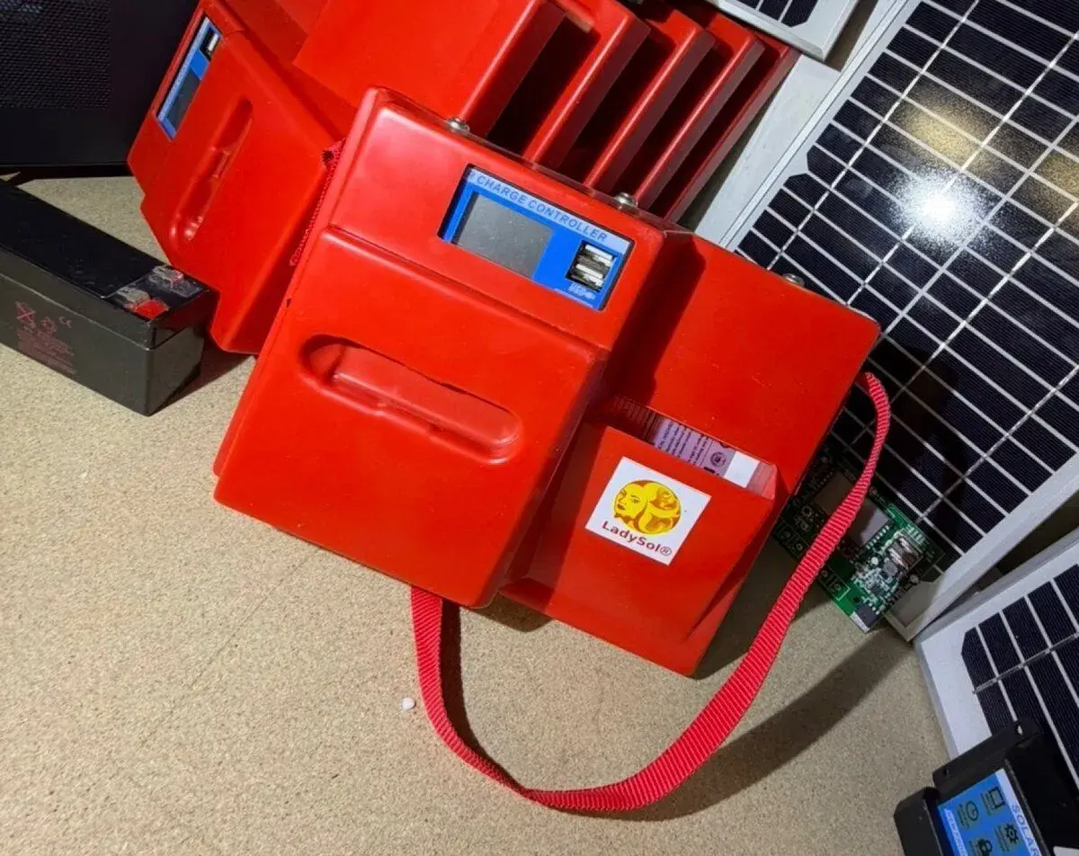 Přenosná solární nabíječka 5 W | 2× USB-A | 1,3 Ah |