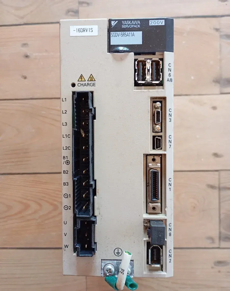 Servo měnič Yaskawa Sigma SGDV-5R5A11A