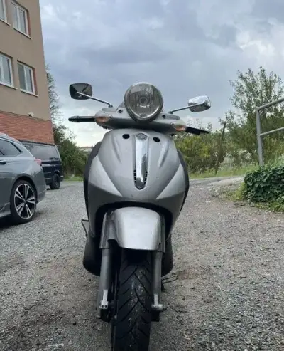 Skútr piaggio beverly 500